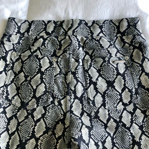 Michael Kors grey & black snake skin print skinny Jean leggings. - Picture 5 of 6
